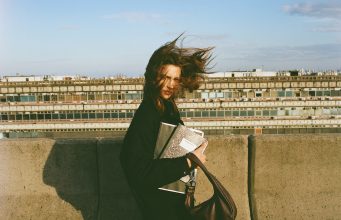 AY NOT DEAD presenta su campaña fotografiada por Sebastian Faena en FADU