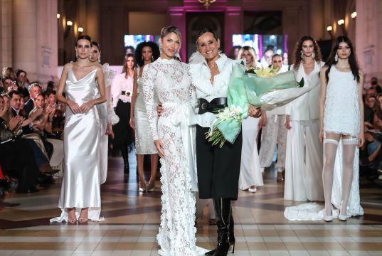 Gran desfile de Anna Rossatti en el Palacio Libertad